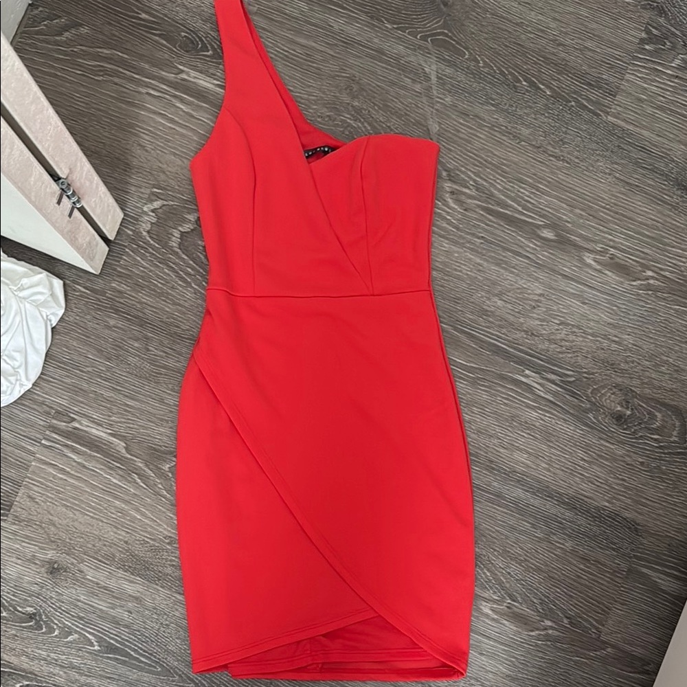 Elegant Red One-Shoulder Dress